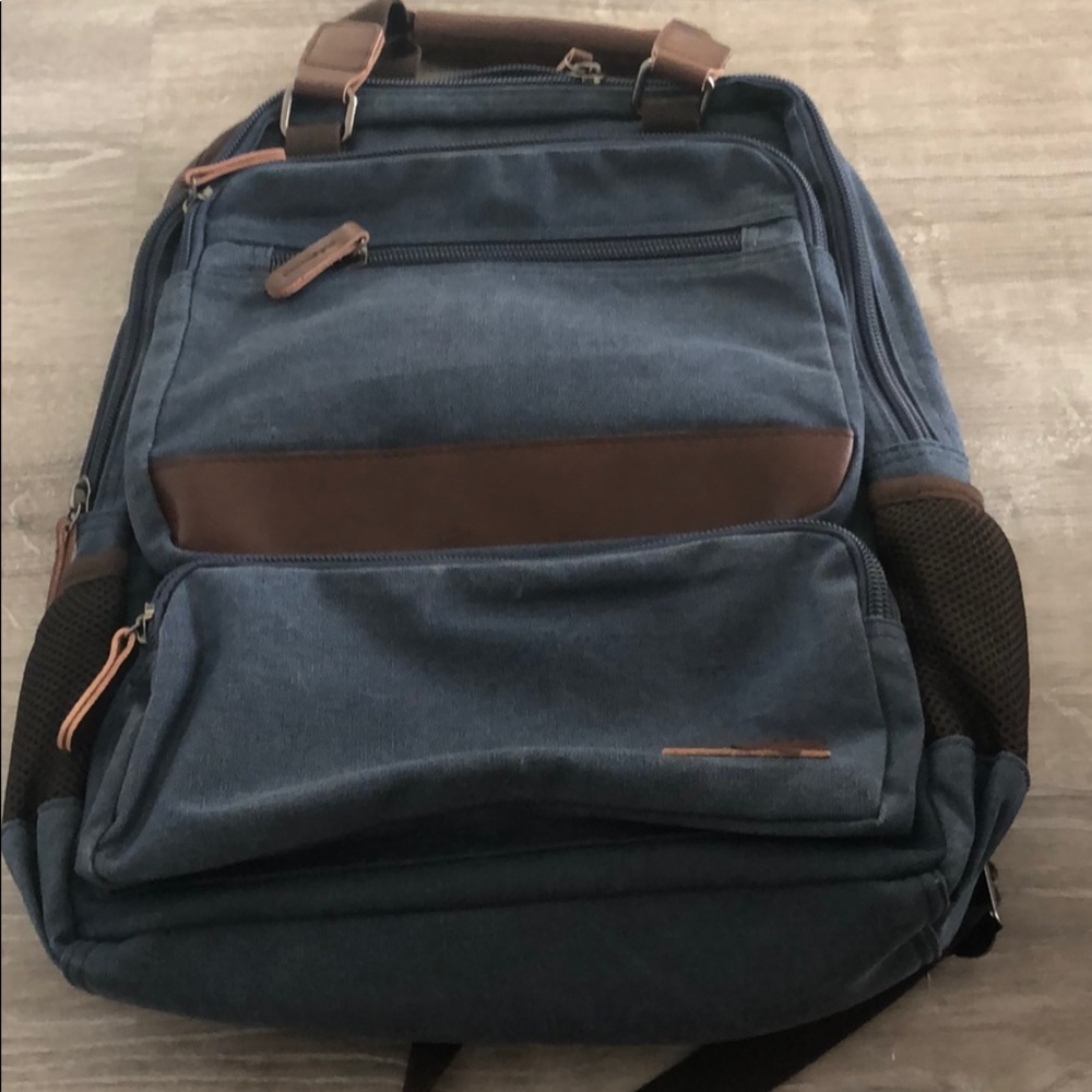 Professional laptop backpack